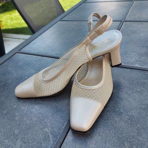 Roberto Capucci Ivory heels size 8.5 AA Narrow, worn once
